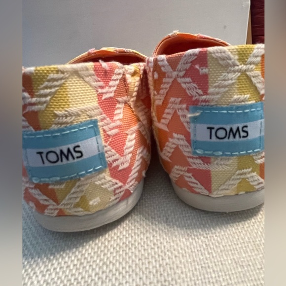 NWT Toms Women’s Alpargata Size 7 in Orange- Yellow Print - Picture 6 of 8